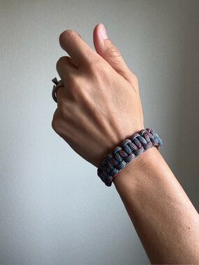 Paracord Bracelet NEW Unisex Handmade USA Red Blue Silver Black